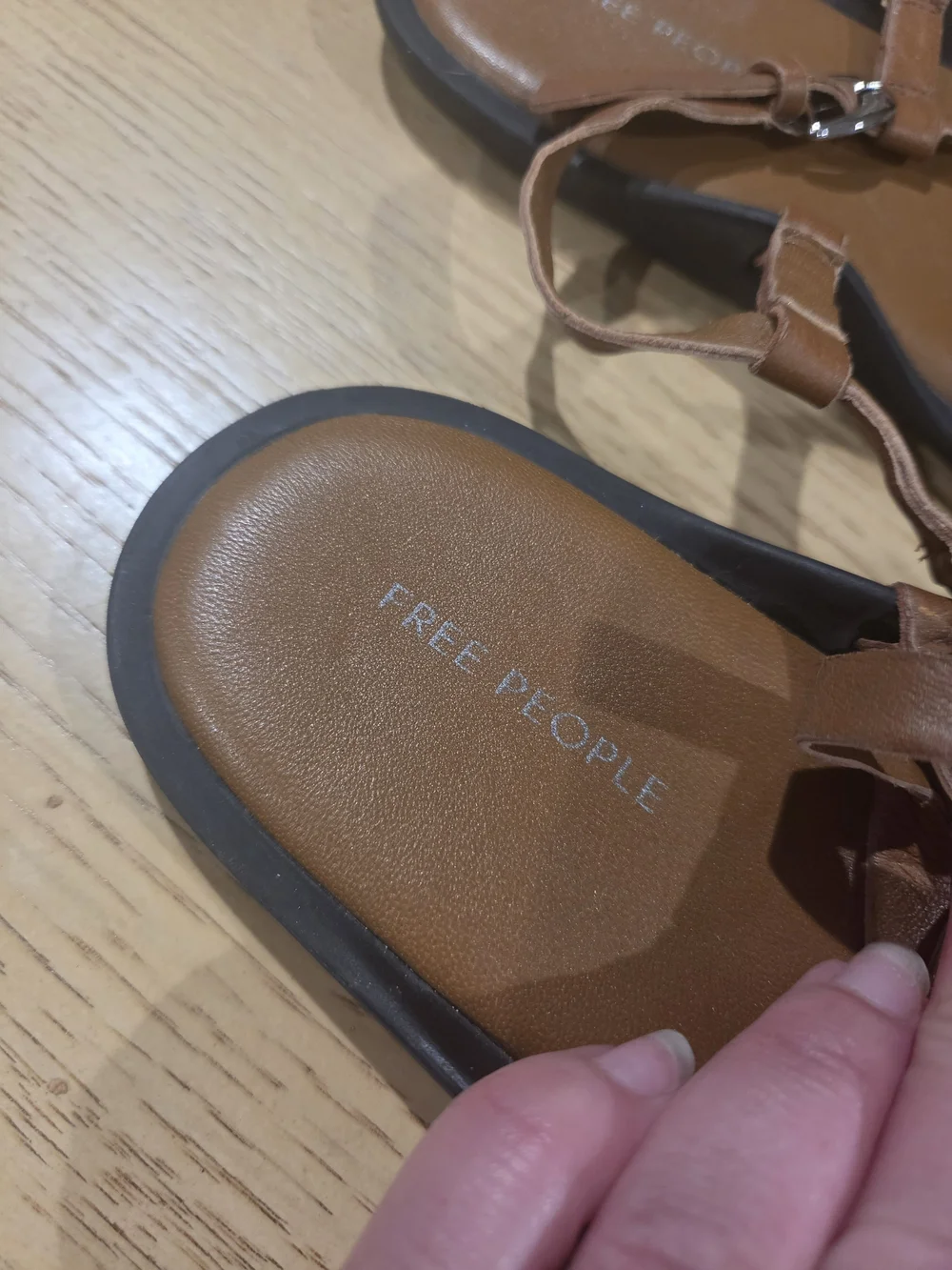 People Suncatcher Thong Sandals Cognac Brown Leather Puffy Strap Size 7 Like New